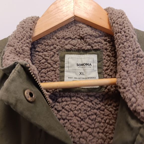 Vest - Picture 2 of 4